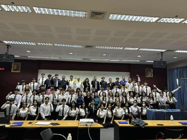 ท่านอธิการบดี มหาวิทยาลัยอุบลราชธานี มอบโอวาทและเกียรติบัตรแก่คณะนักกีฬาและผู้ฝึกสอน ก่อนร่วมการแข่งขัน "โพธิ์ล้อมตาลเกมส์"